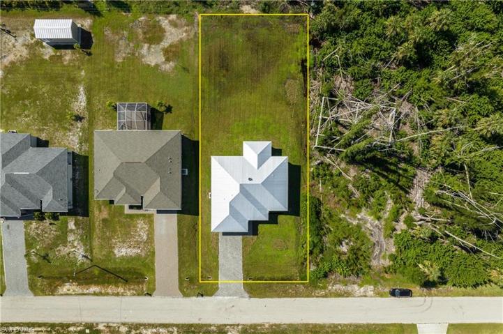 3519 Papaya ST, ST. JAMES CITY FL 33956