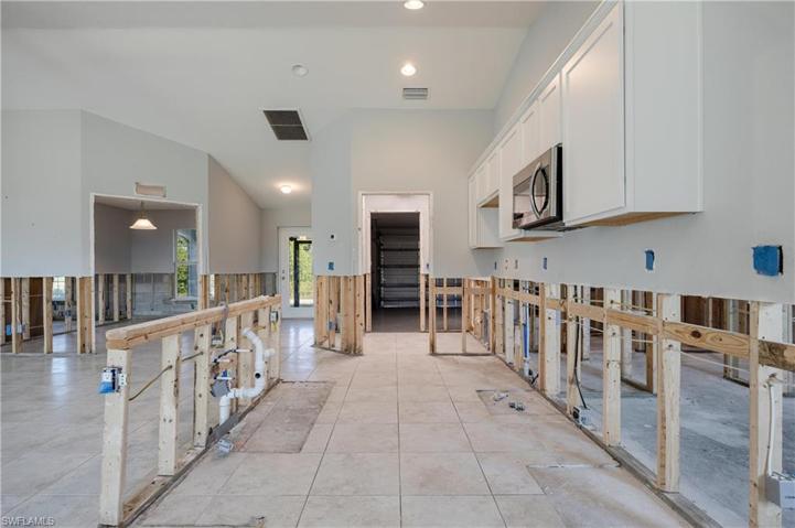 3519 Papaya ST, ST. JAMES CITY FL 33956