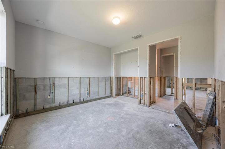3519 Papaya ST, ST. JAMES CITY FL 33956
