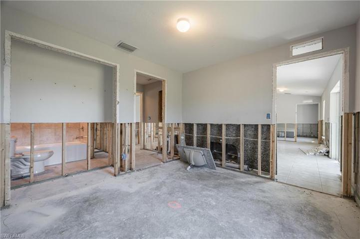 3519 Papaya ST, ST. JAMES CITY FL 33956