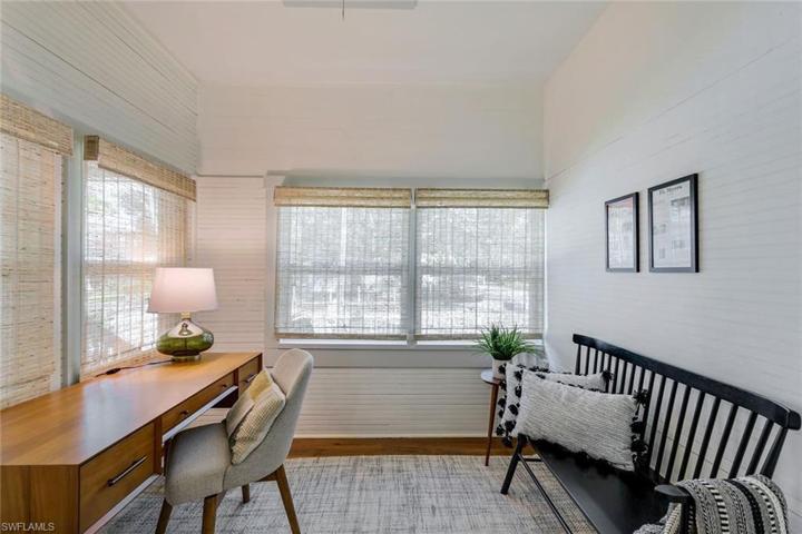 Flexible den/office/studio space
