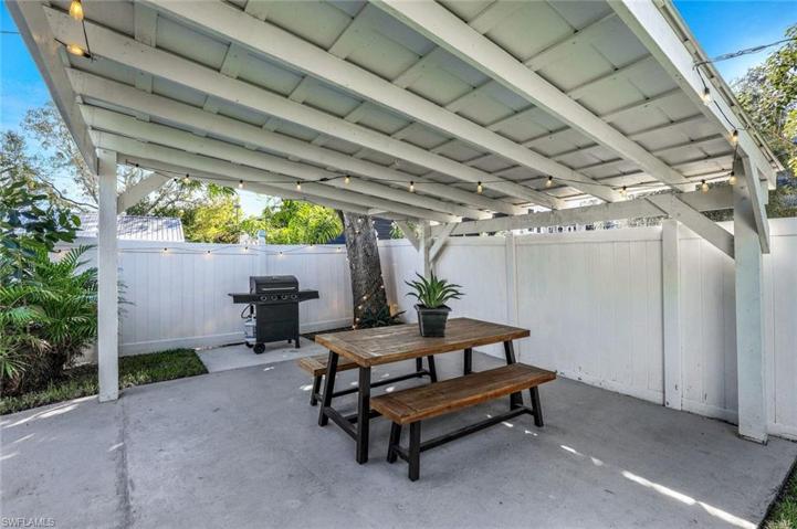 Private outdoor dining