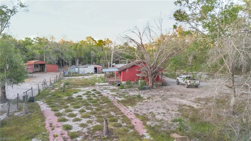 View of yard with an outdoor structure