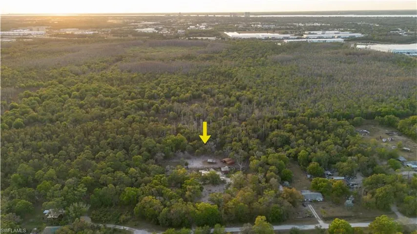 Aerial view of property's location featuring a heavily wooded area