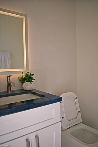 Pool 1/2 bath
