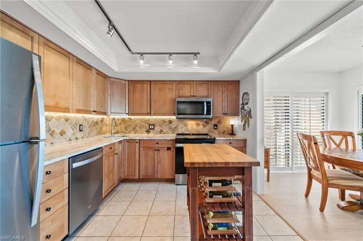 426  Meadowlark  LN, Naples, FL 34105