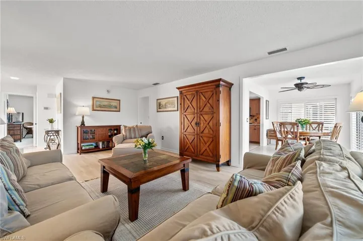 426  Meadowlark  LN, Naples, FL 34105