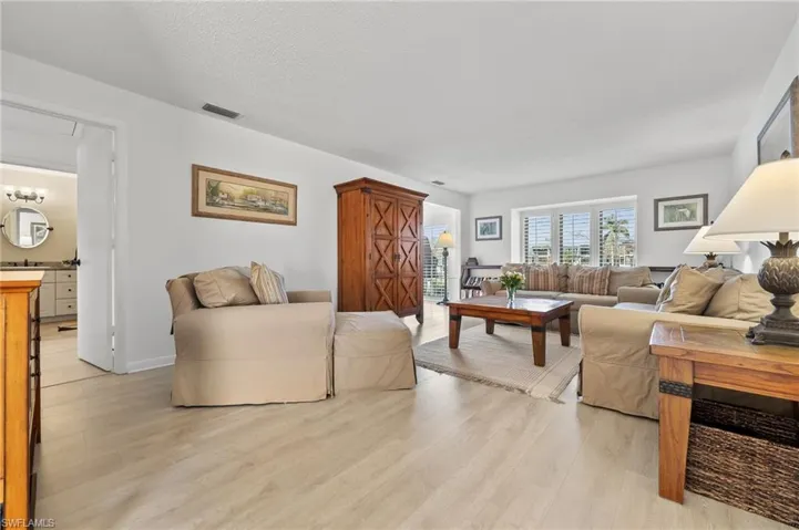 426  Meadowlark  LN, Naples, FL 34105