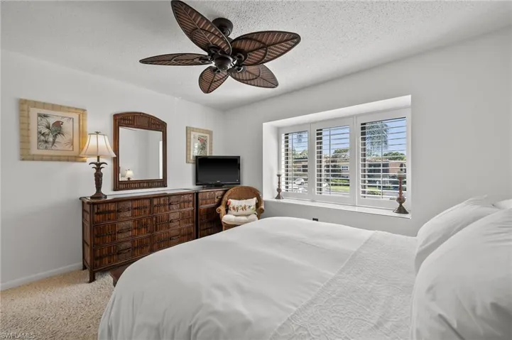 426  Meadowlark  LN, Naples, FL 34105