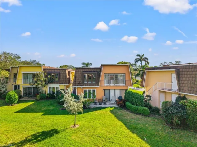 426  Meadowlark  LN, Naples, FL 34105