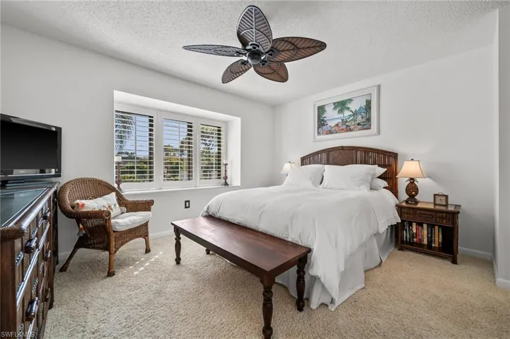 426  Meadowlark  LN, Naples, FL 34105