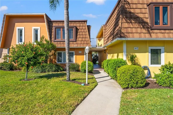 426  Meadowlark  LN, Naples, FL 34105