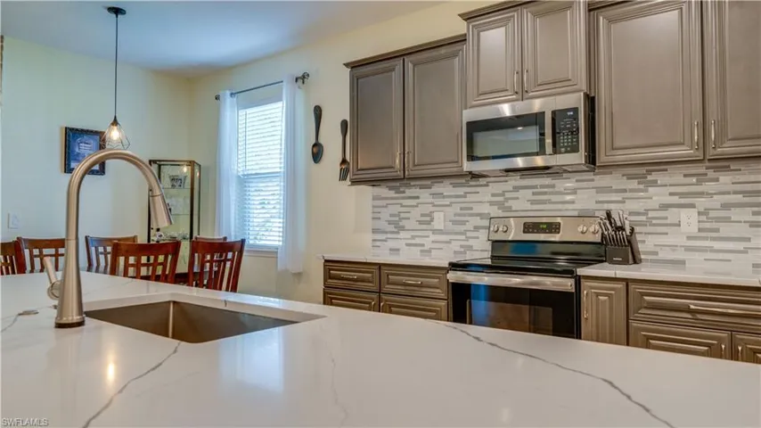 2541 SW 32nd  LN, Cape Coral, FL 33914