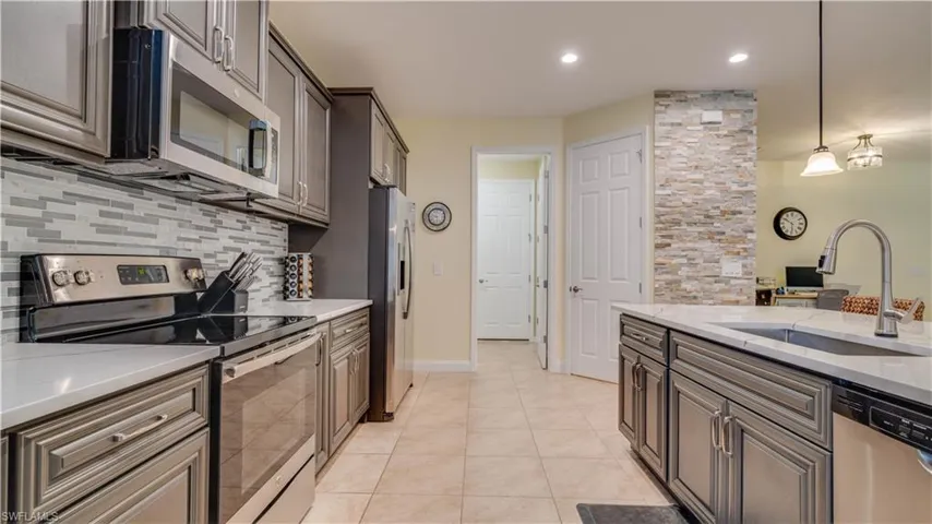 2541 SW 32nd  LN, Cape Coral, FL 33914