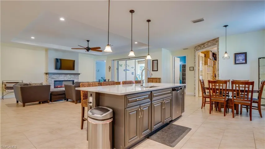 2541 SW 32nd  LN, Cape Coral, FL 33914