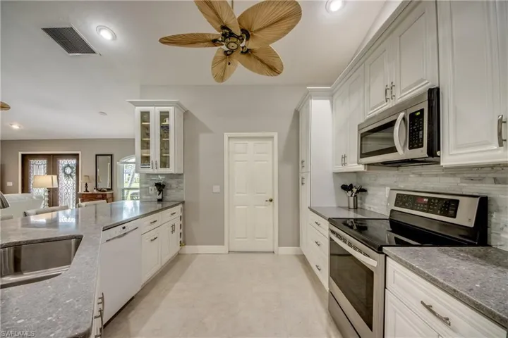 2301 Sw 28th Ln, Cape Coral, Florida 33914