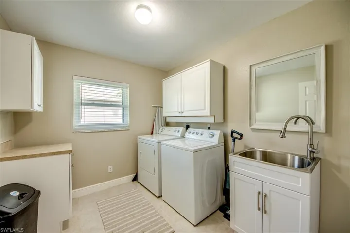 2301 Sw 28th Ln, Cape Coral, Florida 33914