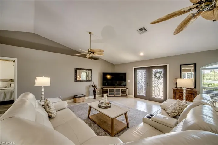 2301 Sw 28th Ln, Cape Coral, Florida 33914