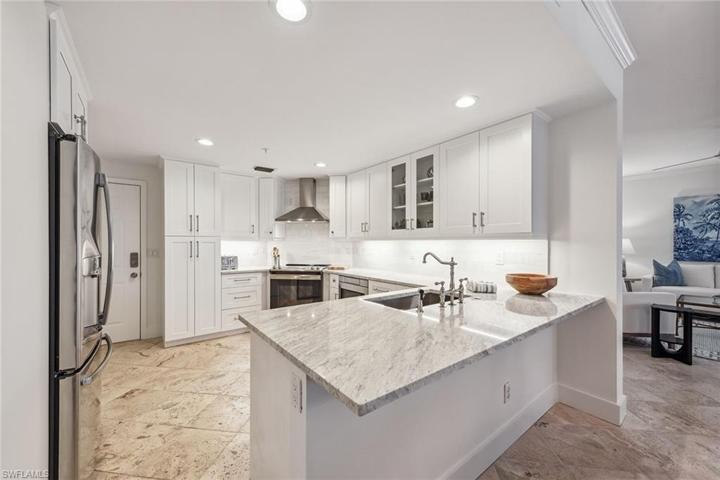 782 Eagle Creek DR # 101, NAPLES FL 34113