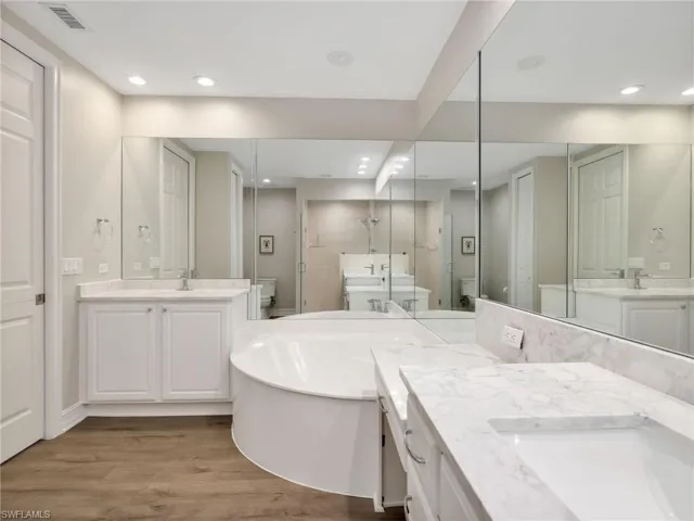 4758 Stratford Ct 1302, Naples, Florida 34105