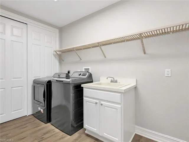 4758 Stratford Ct 1302, Naples, Florida 34105
