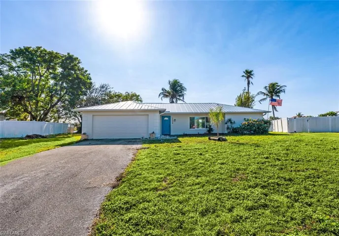 Inviting single family home with large front yard