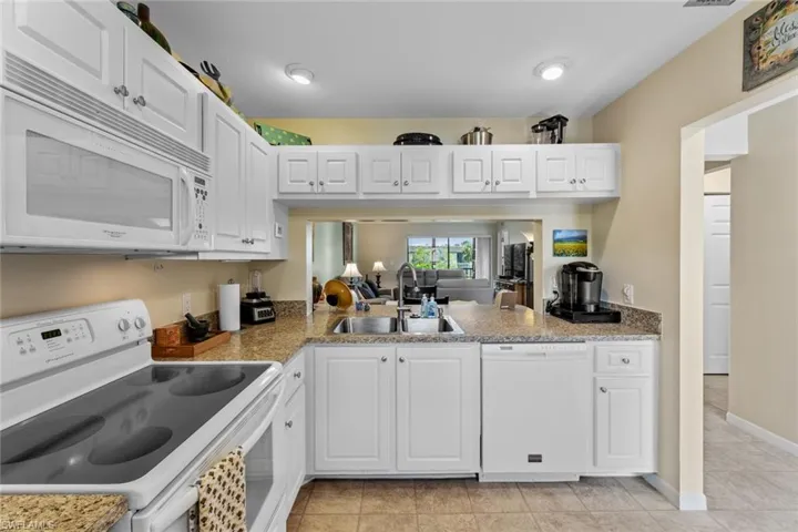 9290  Lake Park  DR, Fort Myers, FL 33919
