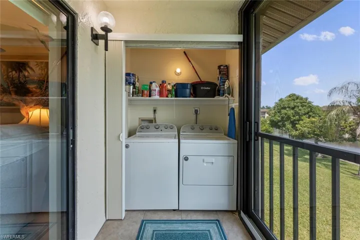 9290  Lake Park  DR, Fort Myers, FL 33919