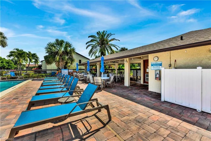 9290  Lake Park  DR, Fort Myers, FL 33919
