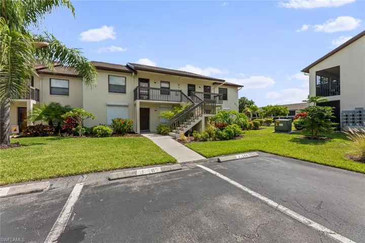 9290  Lake Park  DR, Fort Myers, FL 33919