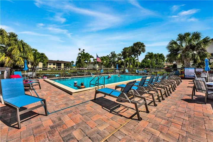 9290  Lake Park  DR, Fort Myers, FL 33919