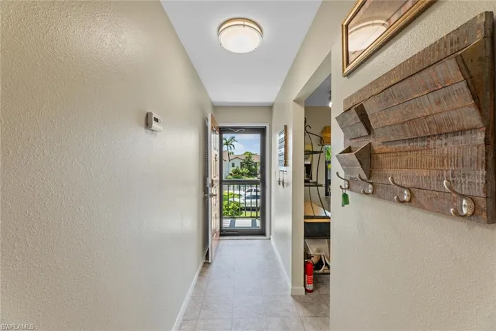 9290  Lake Park  DR, Fort Myers, FL 33919