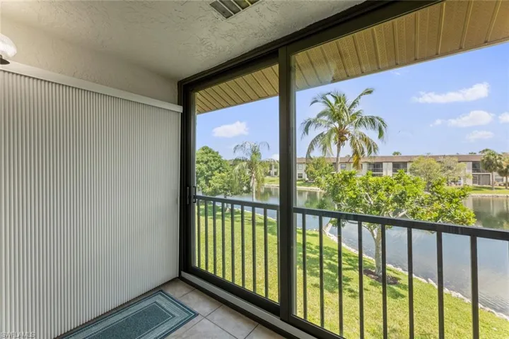 9290  Lake Park  DR, Fort Myers, FL 33919