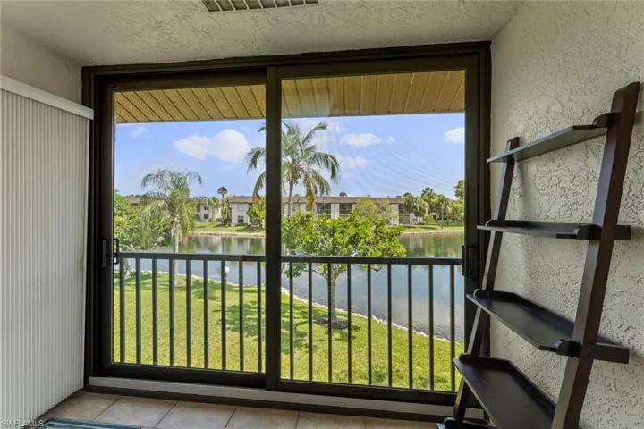 9290  Lake Park  DR, Fort Myers, FL 33919