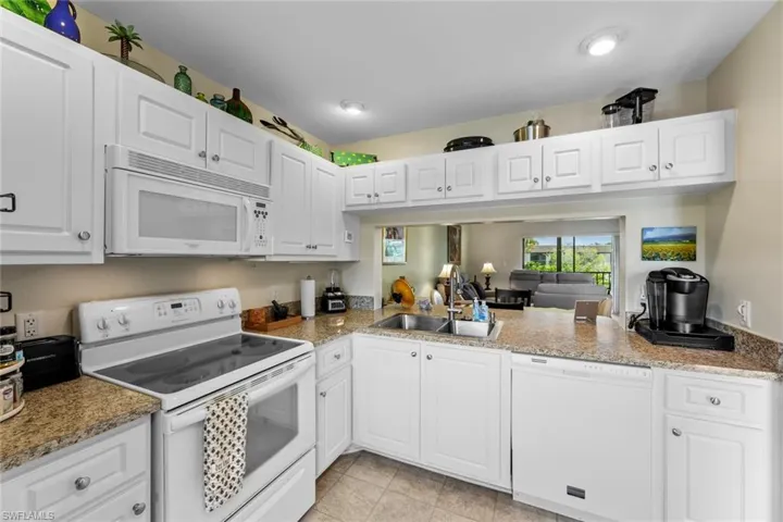 9290  Lake Park  DR, Fort Myers, FL 33919