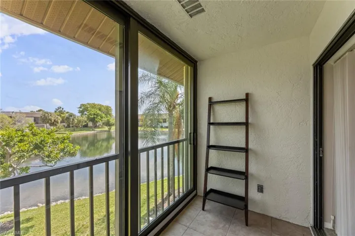 9290  Lake Park  DR, Fort Myers, FL 33919