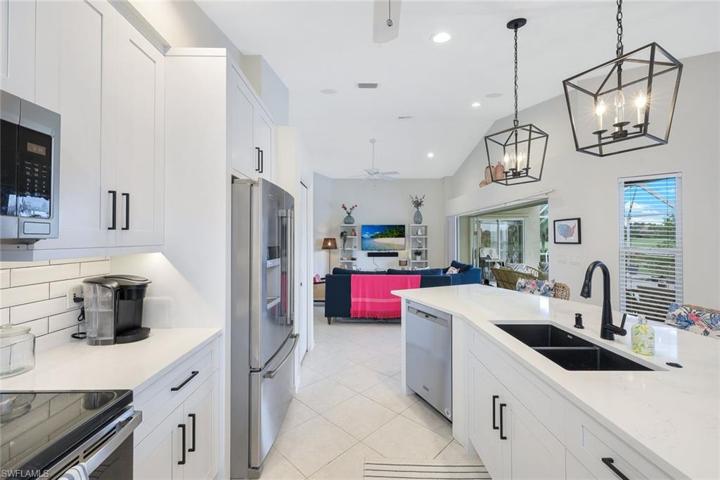 8437 Indian Wells WAY, NAPLES FL 34113