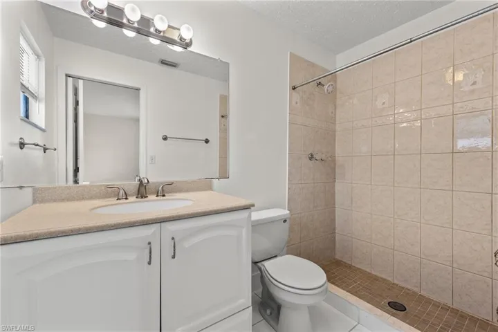 1944 Country Club Blvd, Cape Coral, Florida 33990