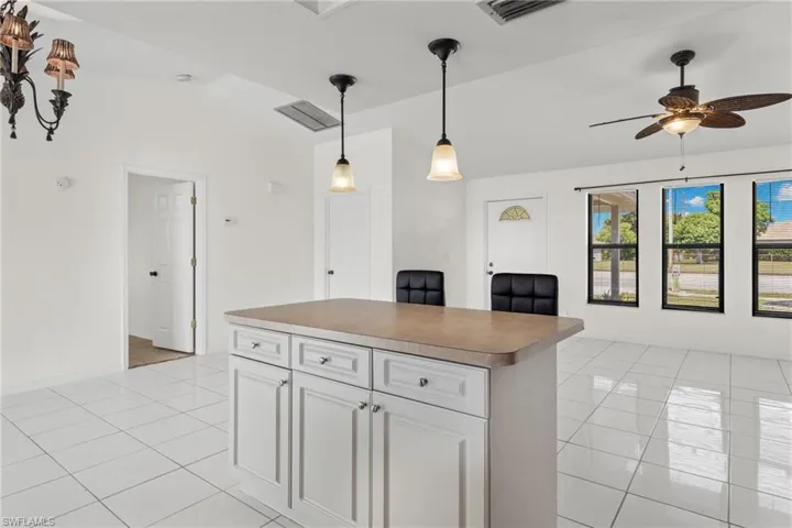 1944 Country Club Blvd, Cape Coral, Florida 33990