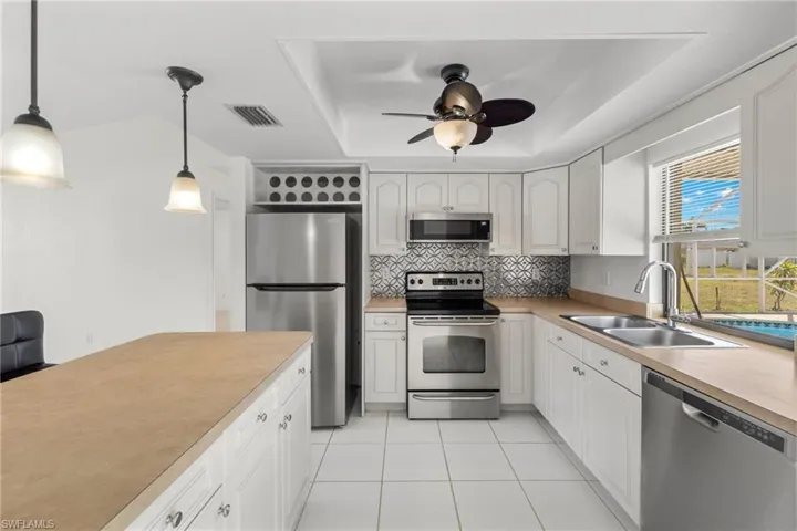 1944 Country Club Blvd, Cape Coral, Florida 33990