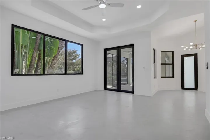 Unfurnished room featuring finished concrete floors and ceiling fan