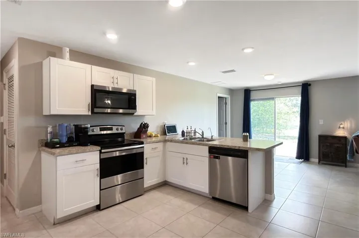 4323 Ne 21st Ave, Cape Coral, Florida 33909