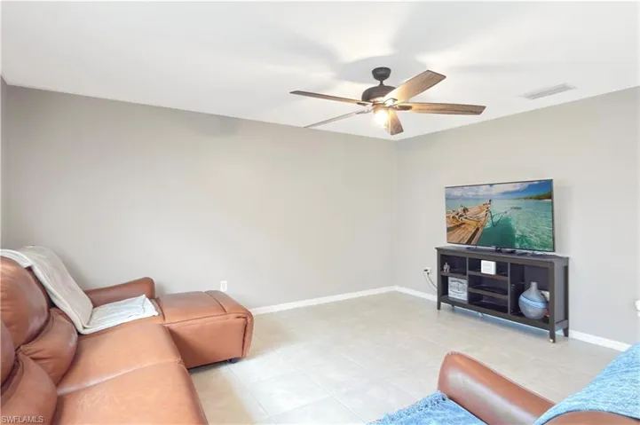 4323 Ne 21st Ave, Cape Coral, Florida 33909