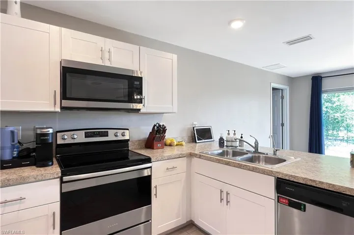 4323 Ne 21st Ave, Cape Coral, Florida 33909