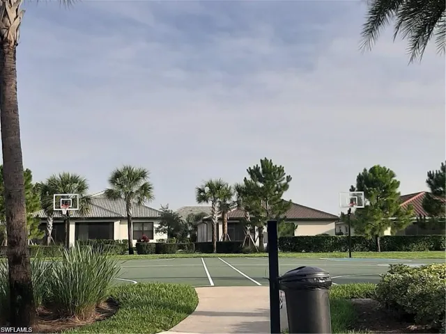 2049 Fairmont Ln, Naples, Florida 34120