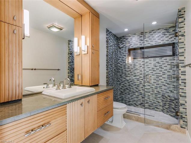 Guest/pool bath