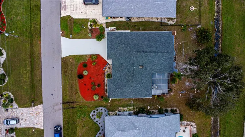 Birds eye view of property