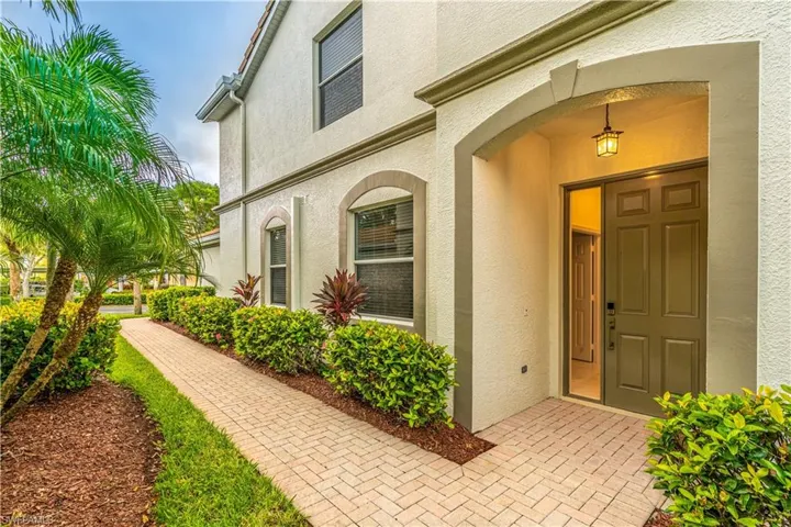 6817 Sterling Greens Dr 102, Naples, Florida 34104