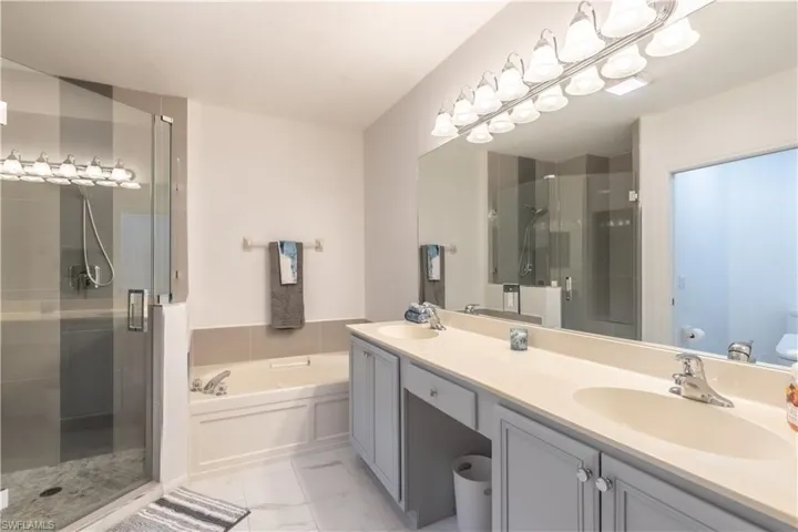 6817 Sterling Greens Dr 102, Naples, Florida 34104