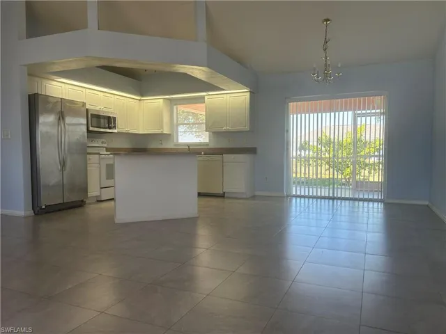 Kitchen Dining looking to Lanai